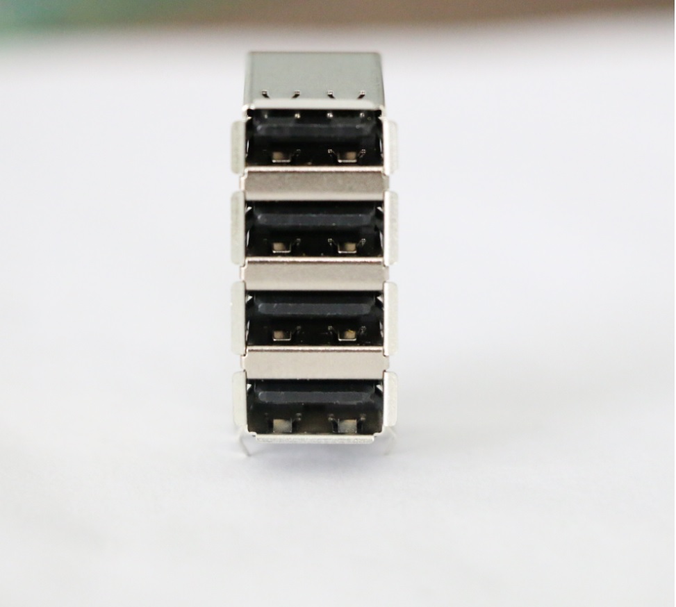 EAST-UAGH-001R USB 2.0 AF四層卷邊黑膠鐵殼